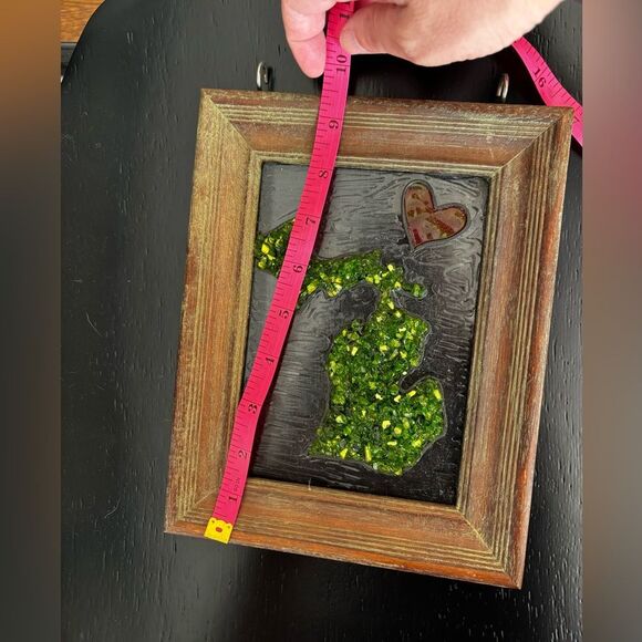 Michigan Stained glass heart hanging window art. State of Michigan painted frame - Picture 6 of 8